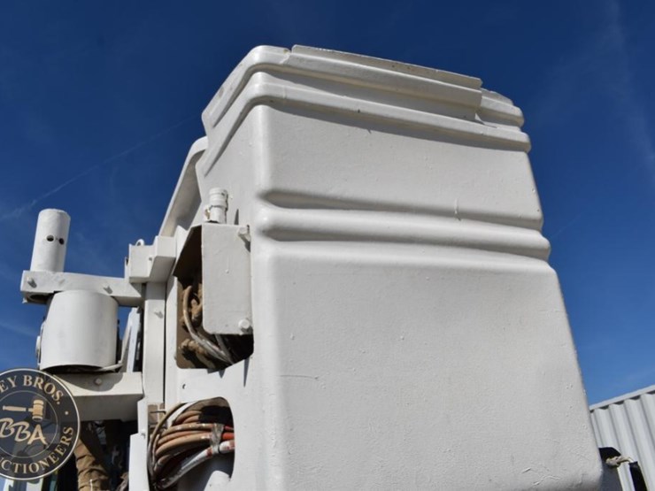 2012-international-durastar-4300-image-39