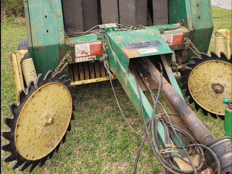 john-deere-335-image-1