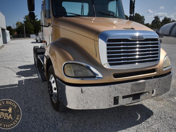 2003-freightliner-columbia-120-image-21