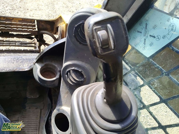 2014-caterpillar-272d-image-14