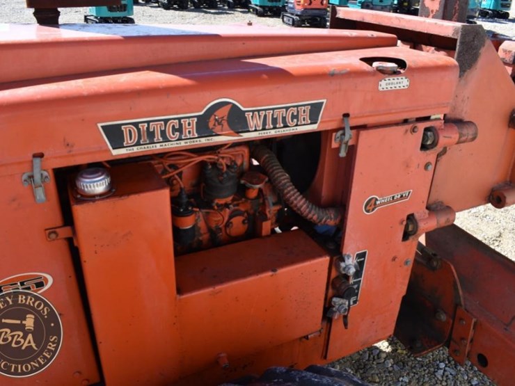 ditch-witch-r65-image-22