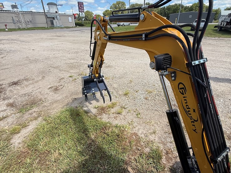 #601-•-2025-cfg-industrial-mx12r-hydraulic-track-type-mini-excavator-image-16