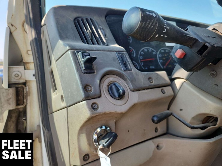 2003-sterling-lt9500-image-17