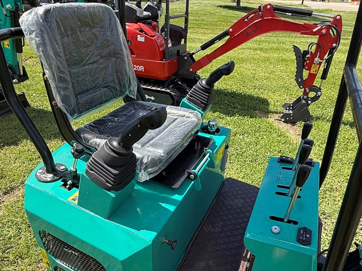 #610-•-2025-cfg-industrial-mh12rx-hydraulic-track-type-mini-excavator-image-7