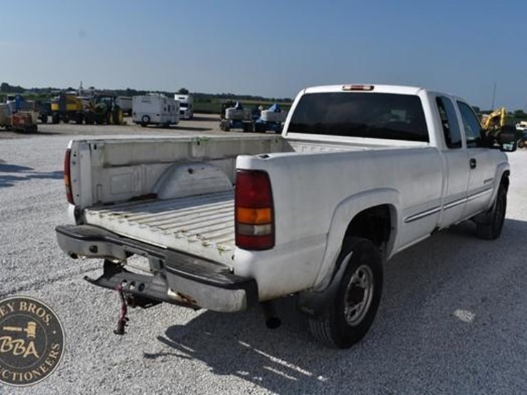 2002-gmc-sierra-2500hd-image-14