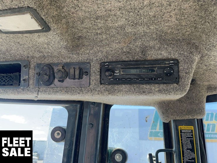 2016-deere-410l-image-14