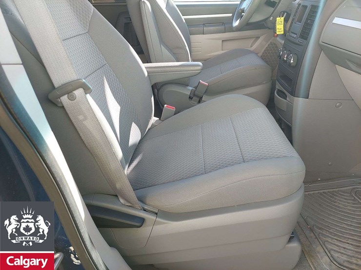 2010-dodge-grand-caravan-se-image-13