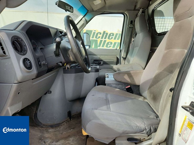 2012-ford-cargo-image-19