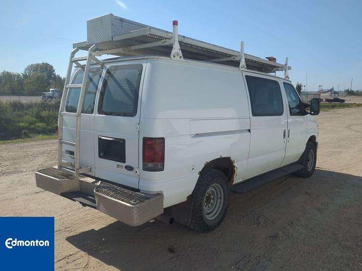 2012-ford-cargo-image-4