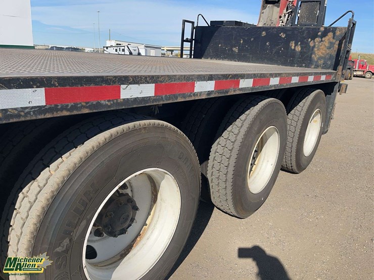 2017-freightliner-114sd-image-8