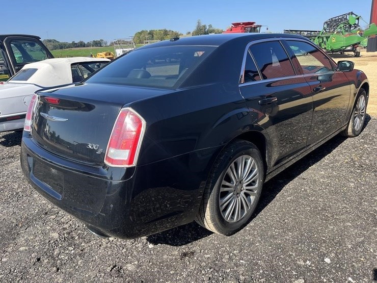 2012-chrysler-300-s-image-3