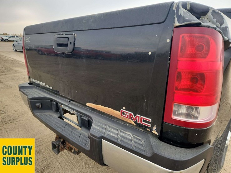 2013-gmc-sierra-2500hd-image-39