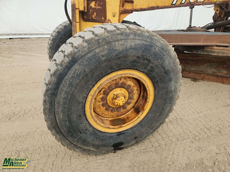 2006-deere-770d-image-21