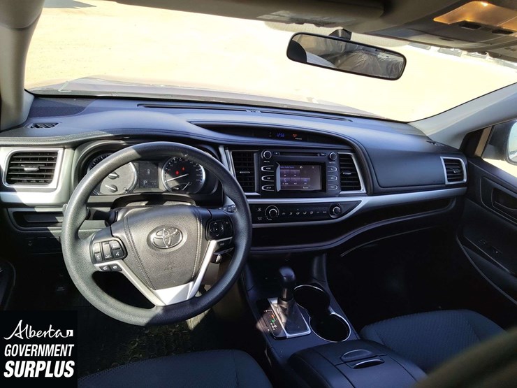 2015-toyota-highlander-image-18