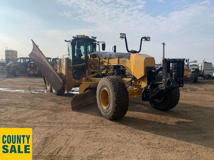 2015-caterpillar-14m-image-2