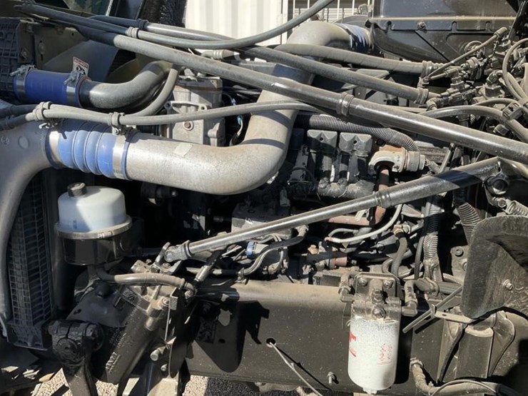 2003-freightliner-fl112-image-14