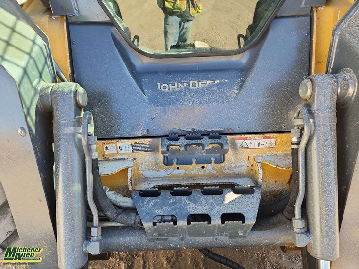 deere-326e-image-40