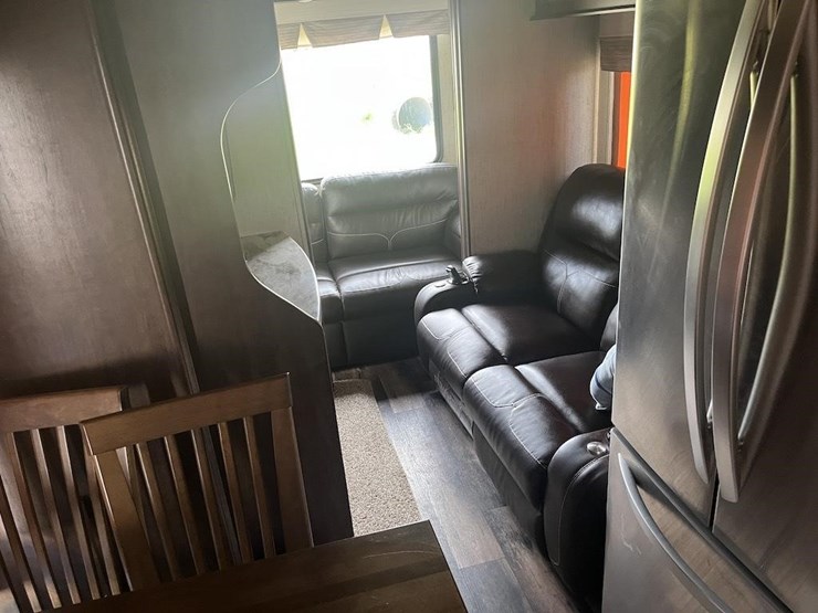 2017-sierra-5th-wheel-camper-image-12