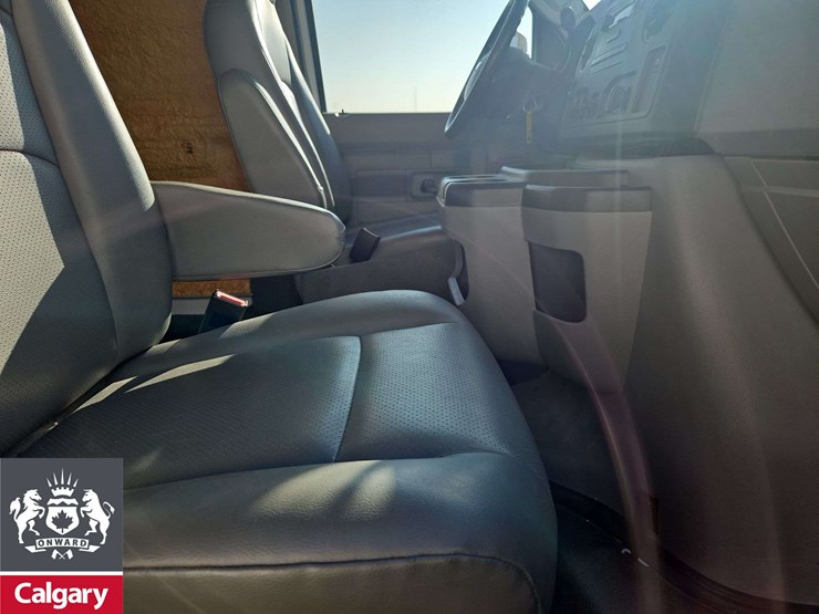 2012-ford-cargo-image-10