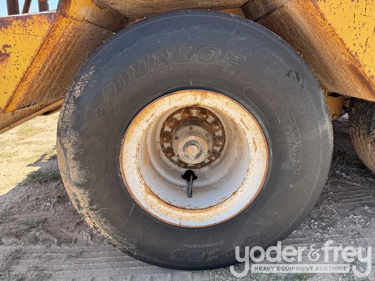 1983-century-tandem-axle-drop-deck-trailer,-dovetail,-ramps-image-11