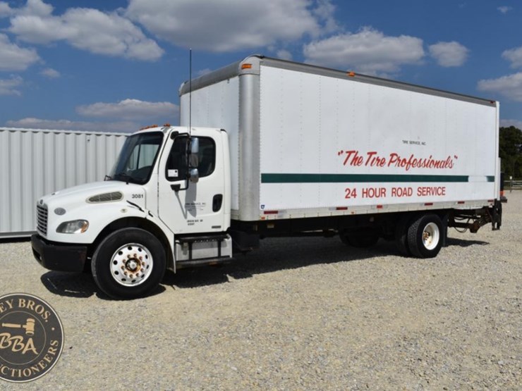 2009-freightliner-business-class-m2-106-image-1