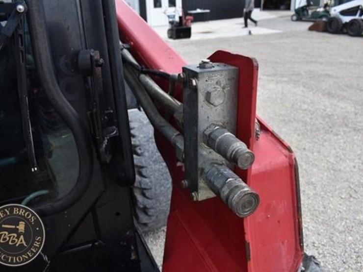 2016-takeuchi-ts80v2-image-18