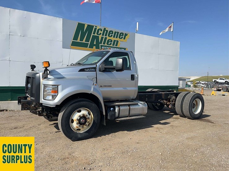 2017-ford-f750-image-1