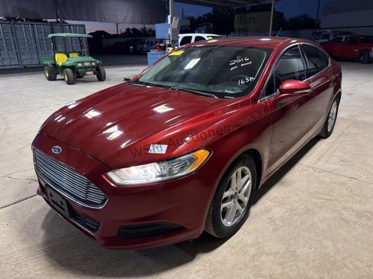 2016-ford-fusion-se-sdn-image-4