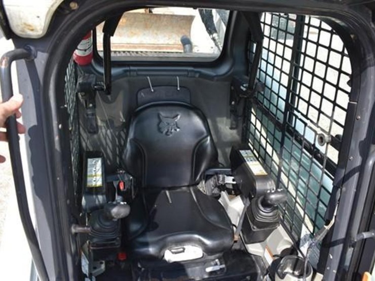 2017-bobcat-s570-image-37
