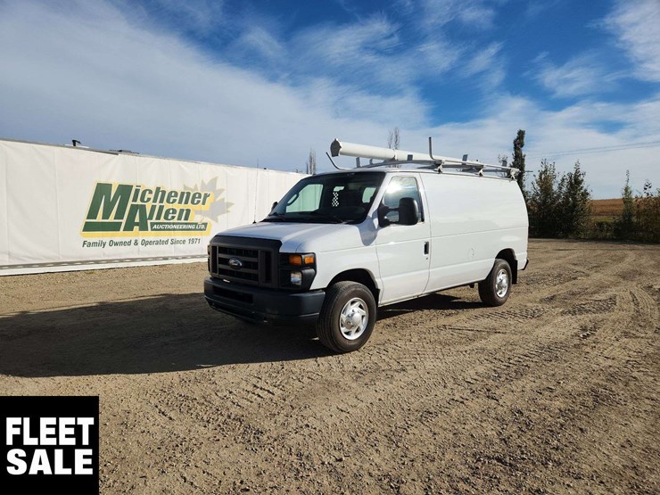 2012-ford-cargo-image-1