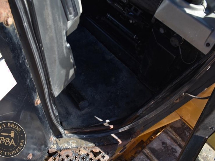 2020-caterpillar-d6n-lgp-image-72
