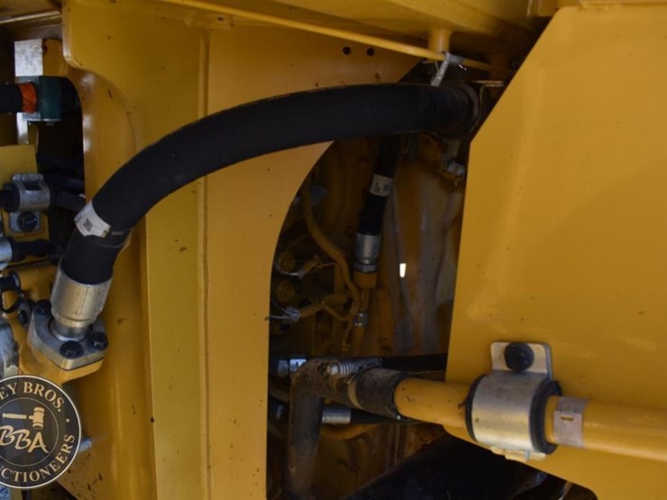 2014-caterpillar-982m-image-39