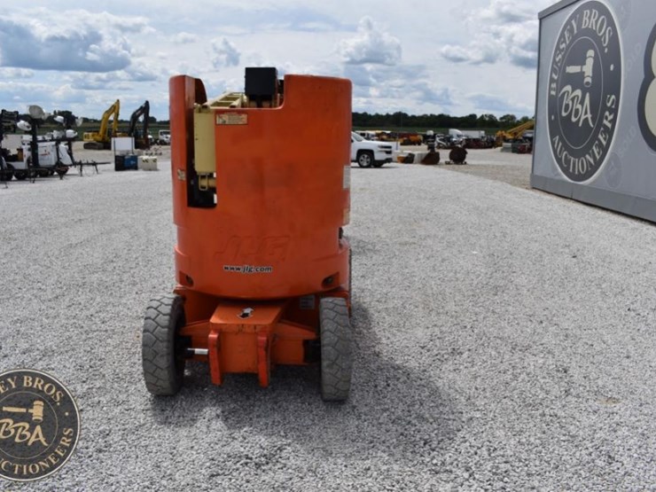 2013-jlg-e300ajp-image-20