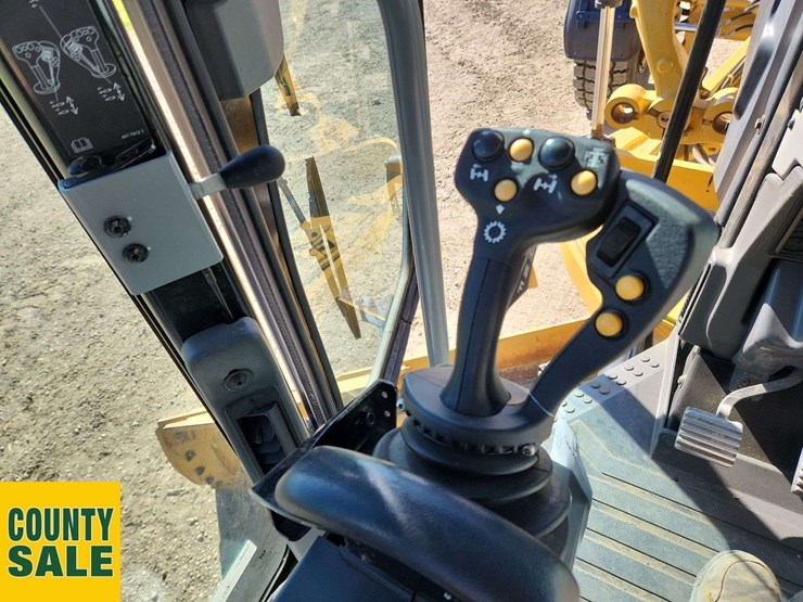 2020-caterpillar-150-awd-image-49