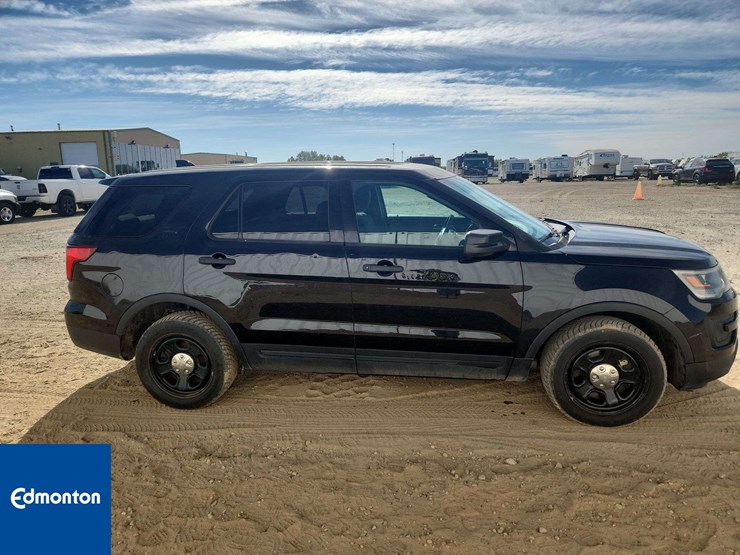 2016-ford-explorer-image-17