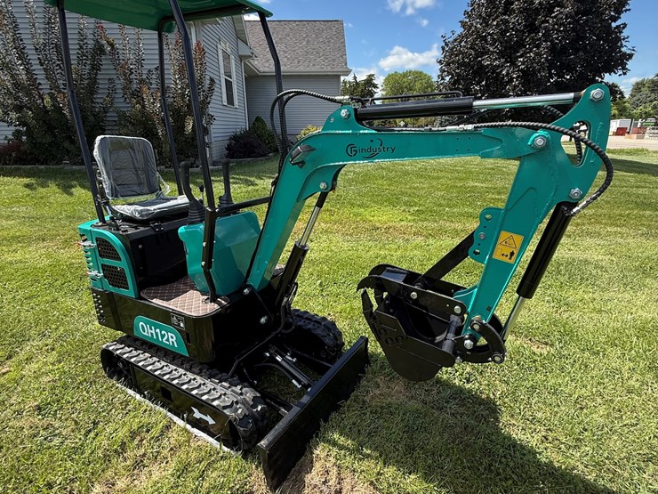#612-•-2025-cfg-industrial-qh12r-hydraulic-track-type-mini-excavator-image-1