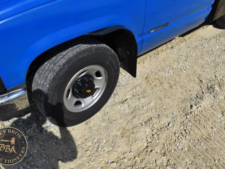 2000-chevrolet-3500-image-18