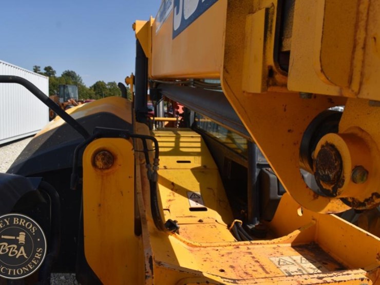 2015-jcb-510-56-image-21