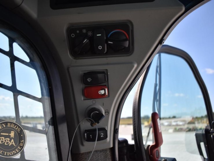 2019-caterpillar-242d3-image-48