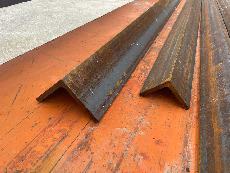 #3051-•-(4)-assorted-pieces-of-thick-wall-angle-iron-(cont)-image-4