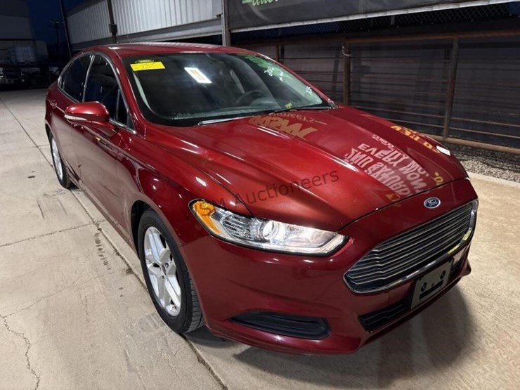 2016-ford-fusion-se-sdn-image-2