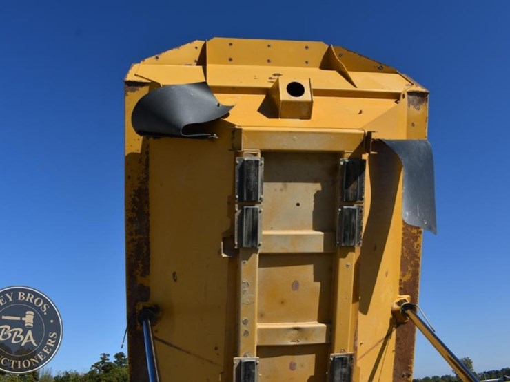 2011-caterpillar-740b-image-56