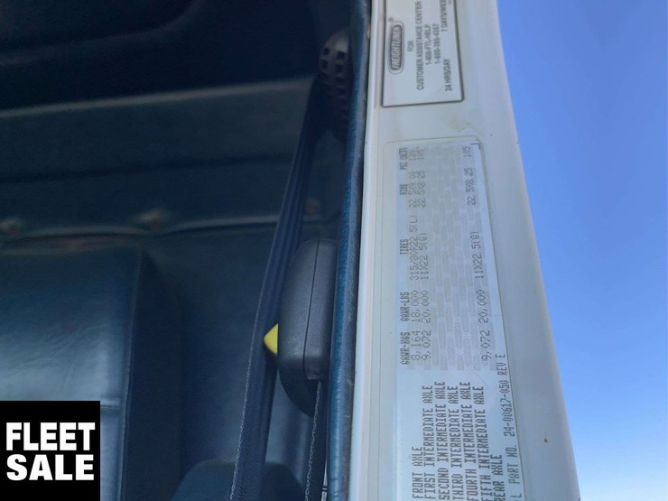 2002-freightliner-fld112-image-25