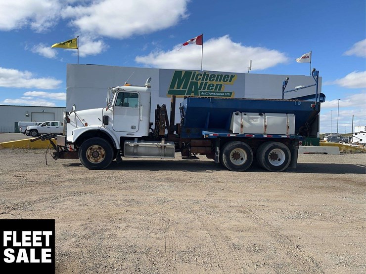 2001-freightliner-fld112-image-2