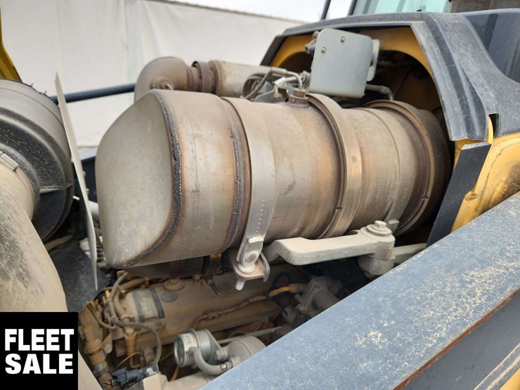 2015-deere-410l-image-28