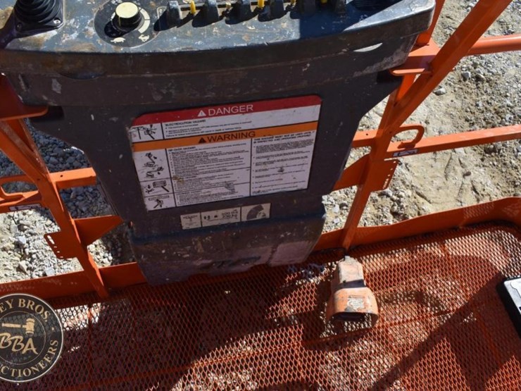 2013-jlg-600aj-image-21