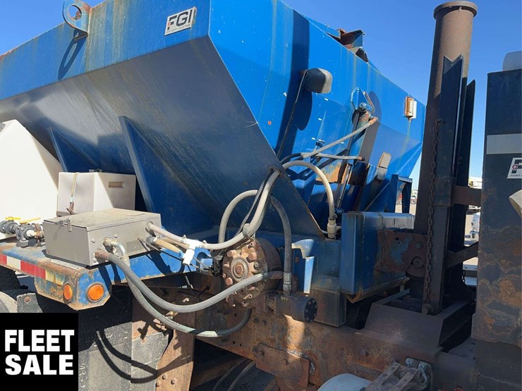 2006-sterling-lt8500-image-18