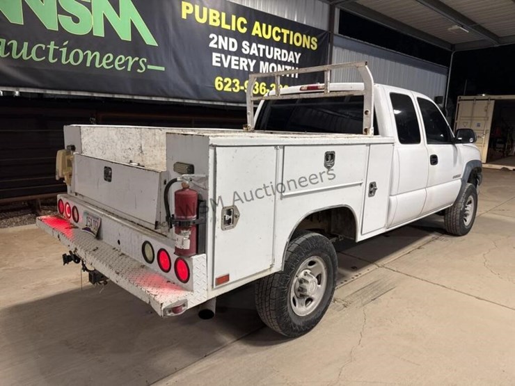 2006-chevrolet-silverado-2500hd-image-8