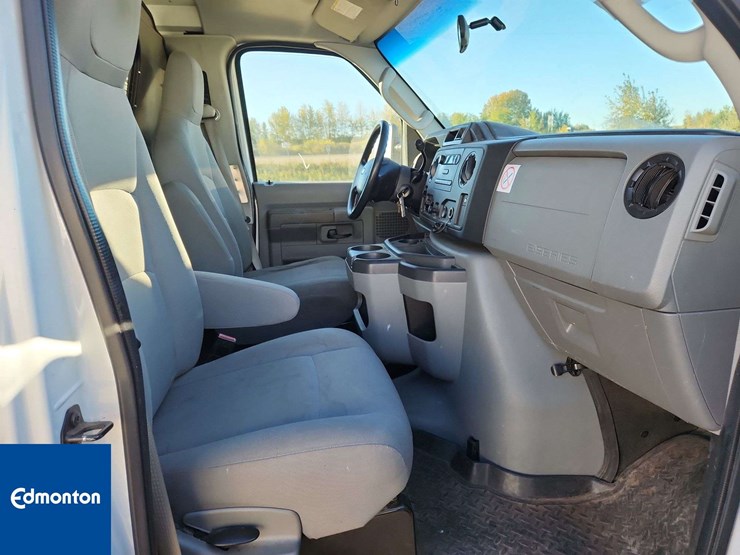2012-ford-cargo-image-23
