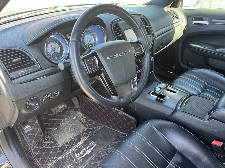 2012-chrysler-300-s-image-9